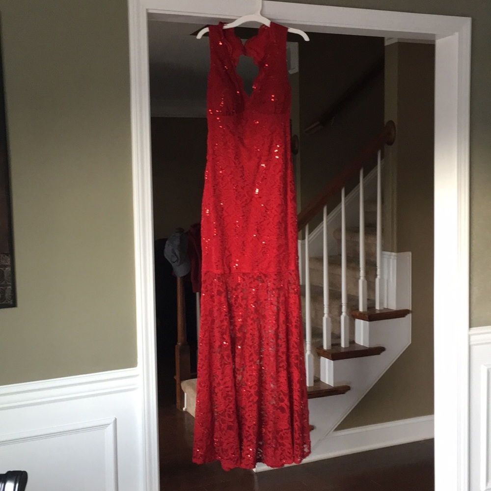 Prom Dress. Size 8 to 6 Bottom is shear material.